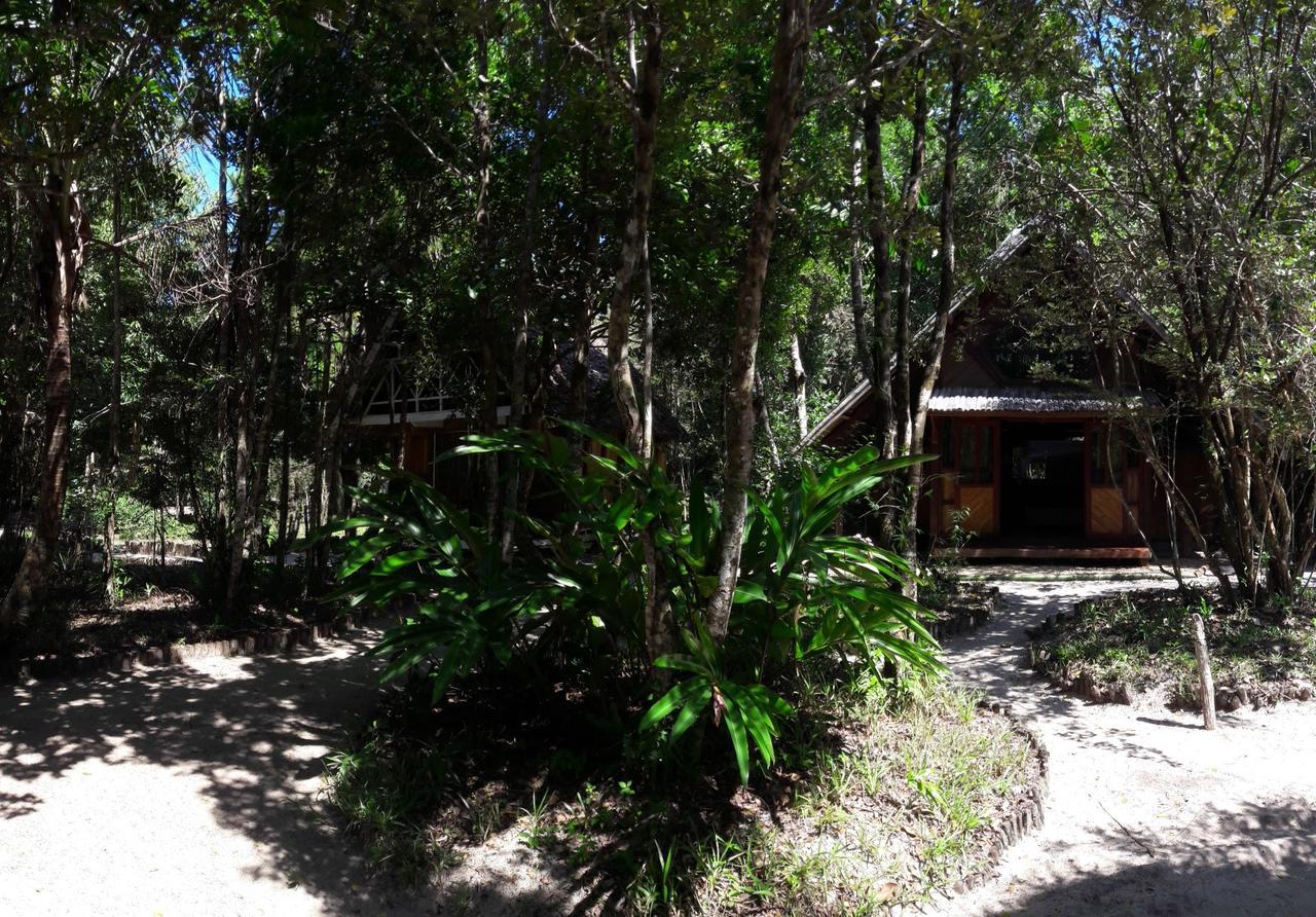 Les Acacias Bungalows Manambolo Exteriör bild