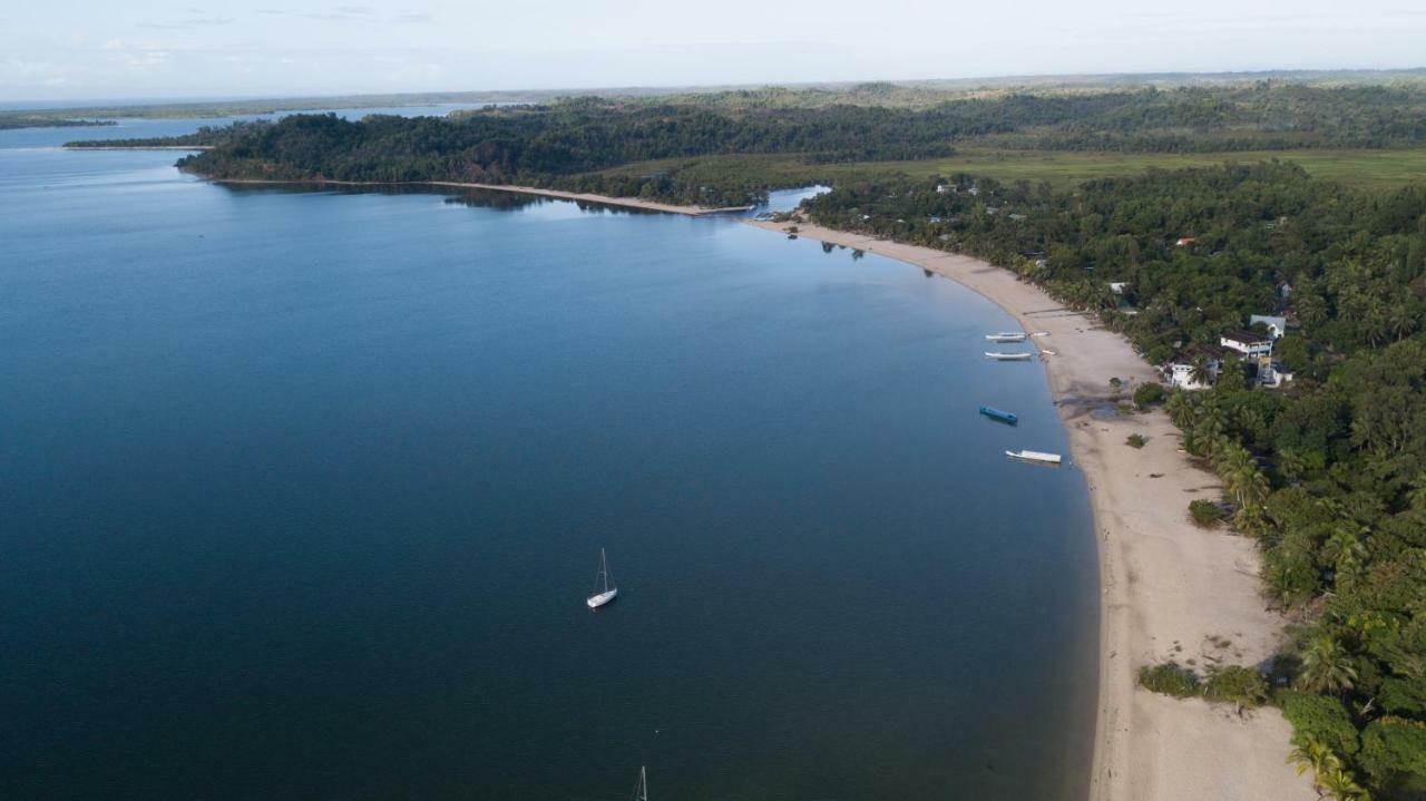 Les Acacias Bungalows Manambolo Exteriör bild