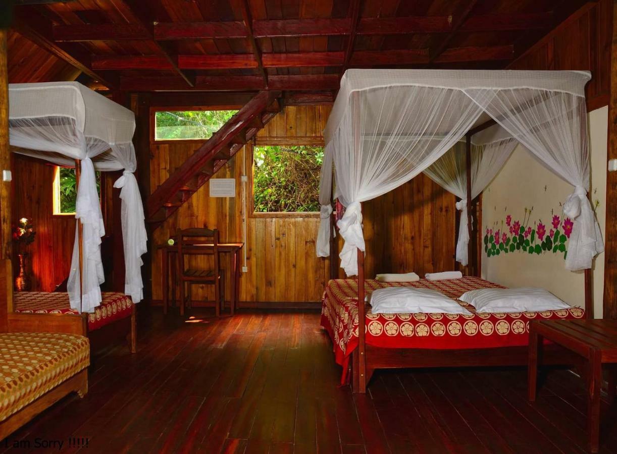 Les Acacias Bungalows Manambolo Exteriör bild